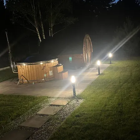 Dom Na Krancu Lasu بيت للعطل