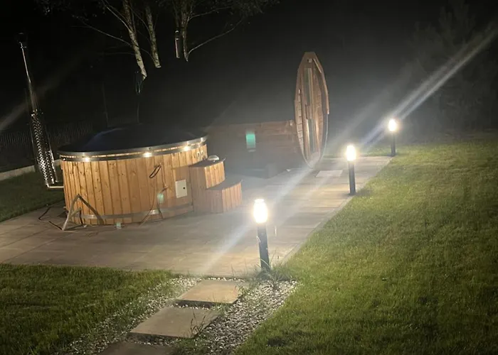 Dom Na Krancu Lasu بيت للعطل